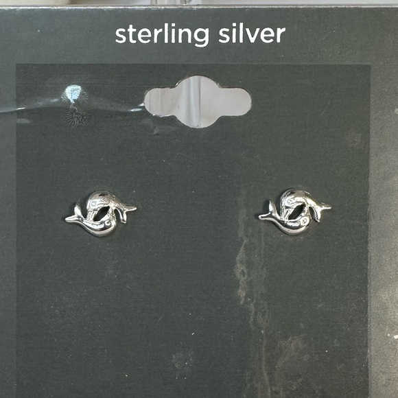 Tiny sterling silver dolphin earrings - Picture 1 of 3
